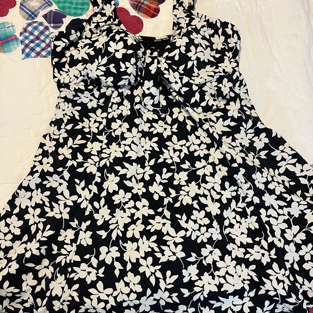 Black and white one piece swimsuit skirt style